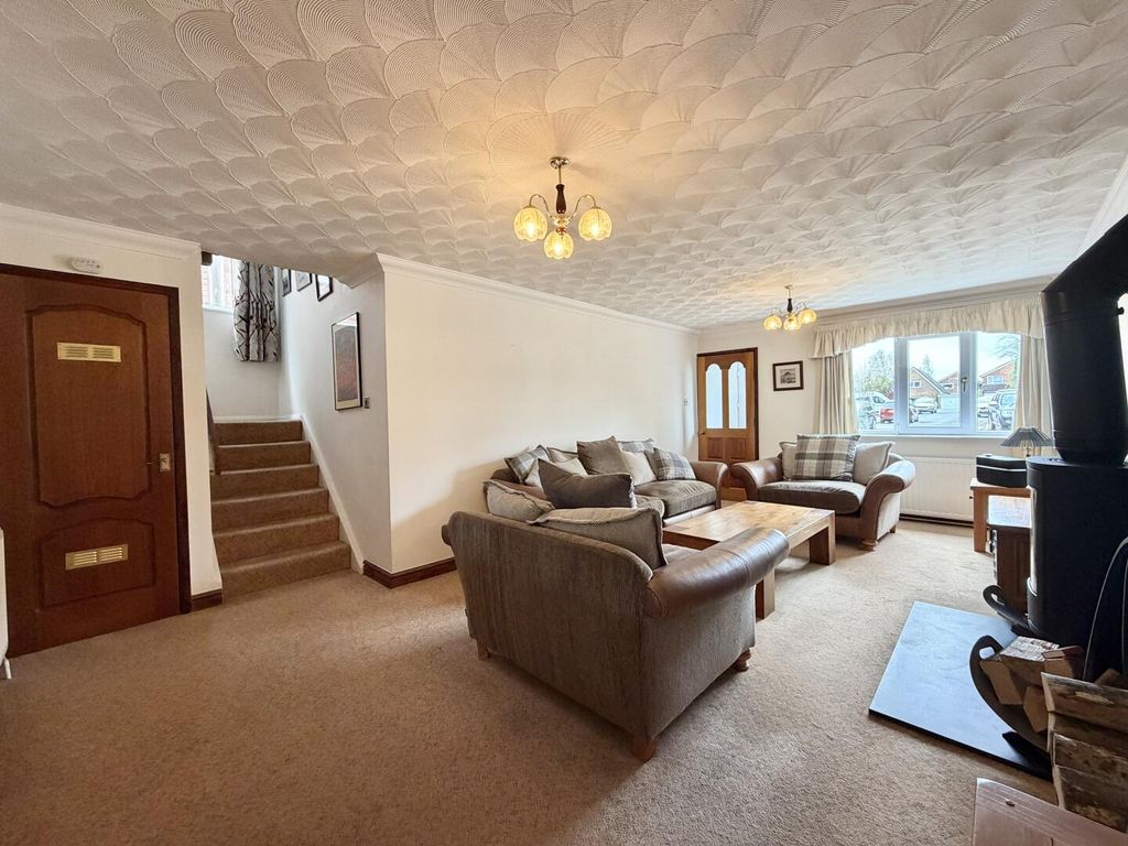 Property photo 3 of 17 Lounge