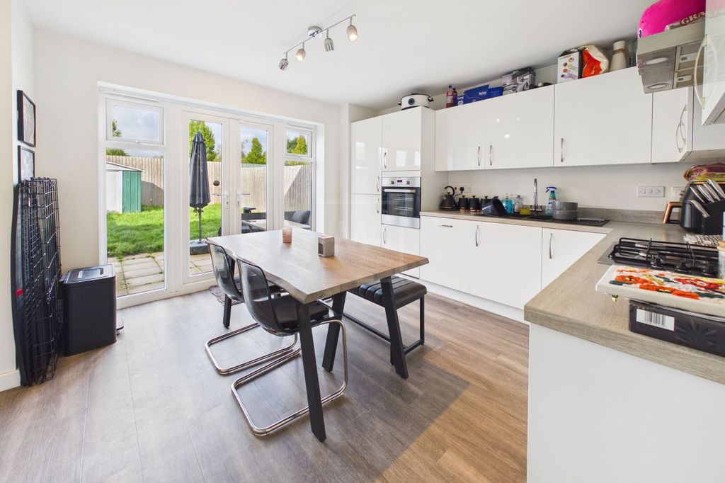 Property photo 3 of 15 Kitchen Diner