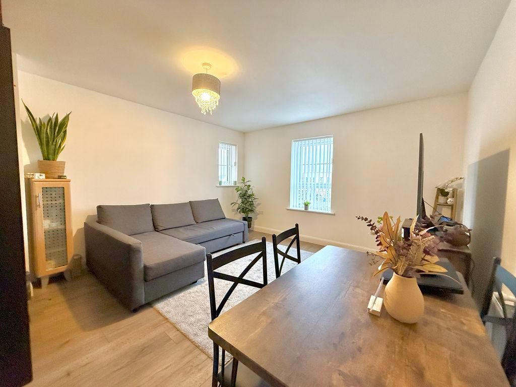 Property photo 3 of 13 Lounge