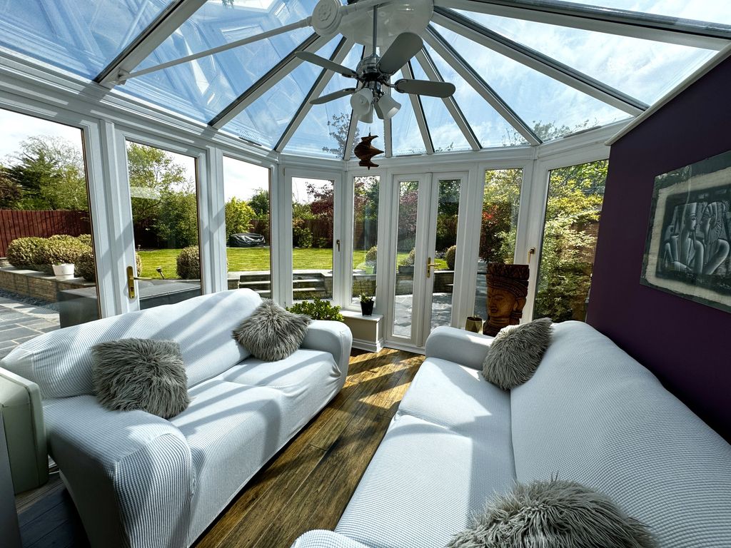 Property photo 3 of 17 Conservatory