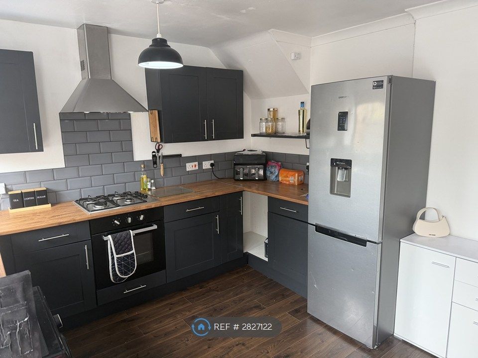 Property photo 2 of 10 Kitchen