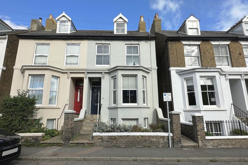 Property photo 1 of 18 Photo 1