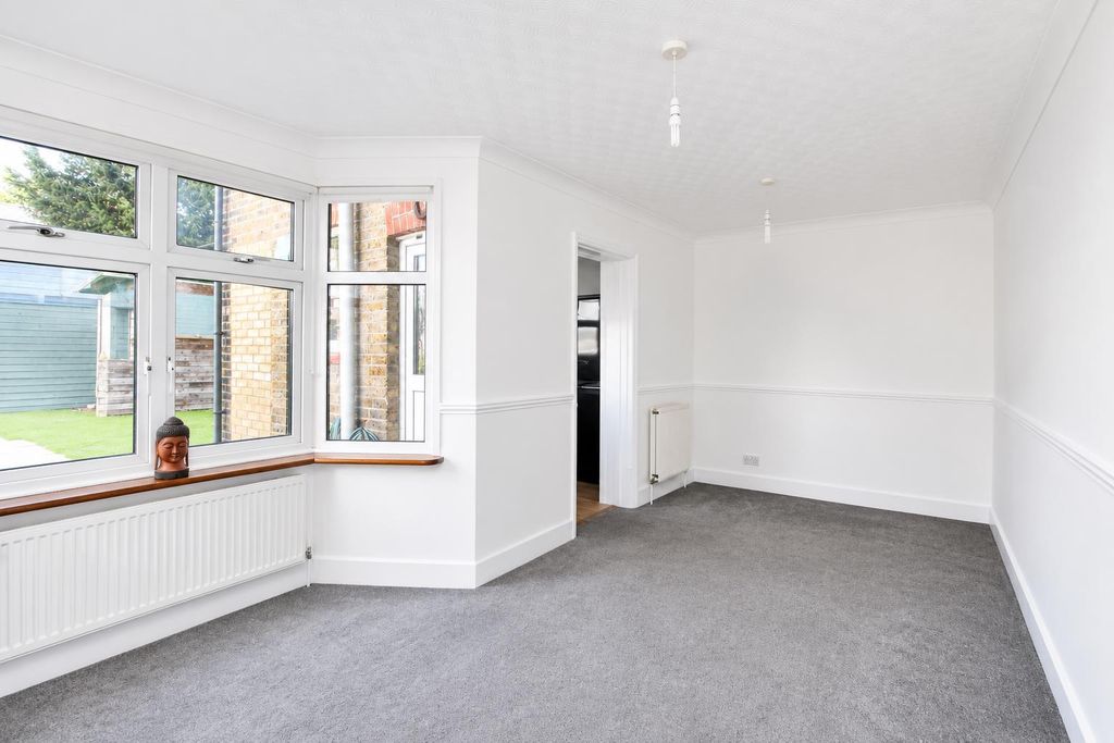 Property photo 3 of 17 Din.Png