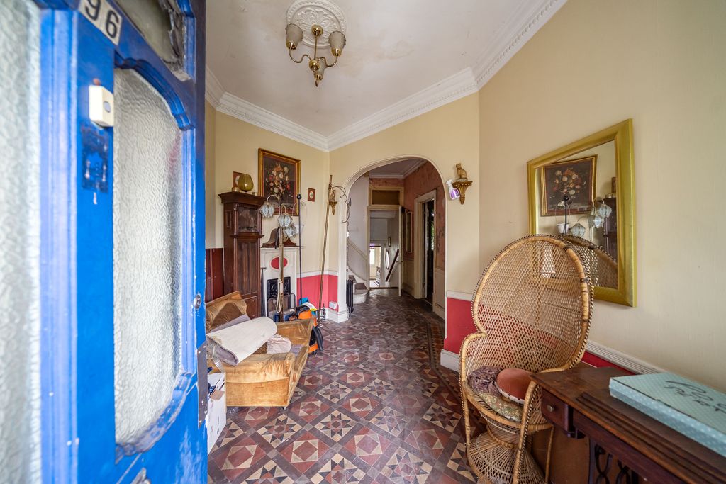 Property photo 2 of 11