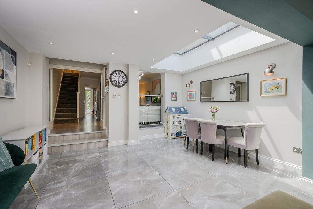 Property photo 3 of 17 Dining Room
