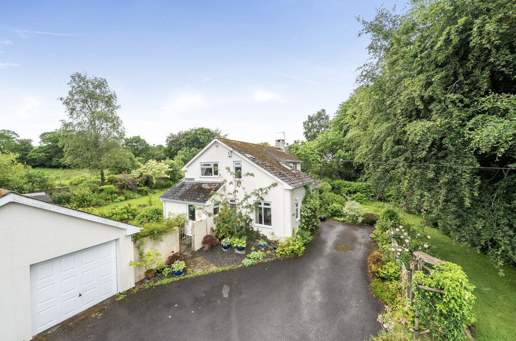 Property photo 1 of 28 Beech Tree House