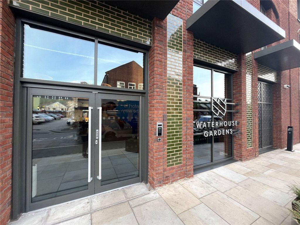 Property photo 1 of 19 Picture No. 01