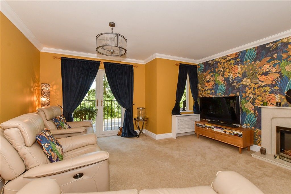 Property photo 2 of 12 Lounge/Dining Room