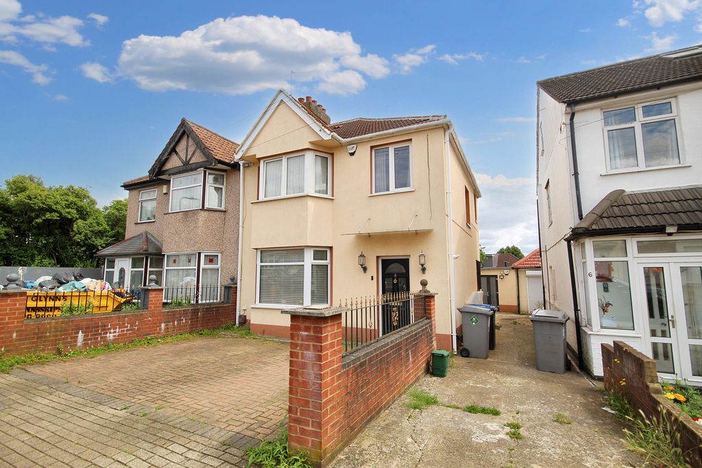 Property photo 1 of 13 Aldbury Avenue, Wembley, Middlesex Ha9