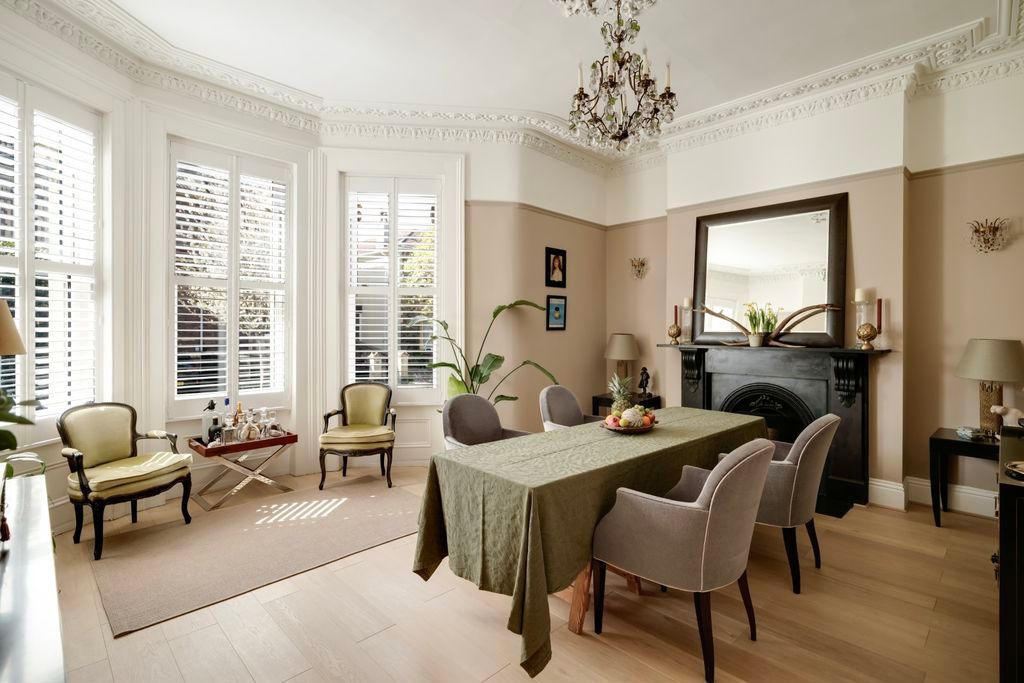 Property photo 2 of 34 Sitting Room