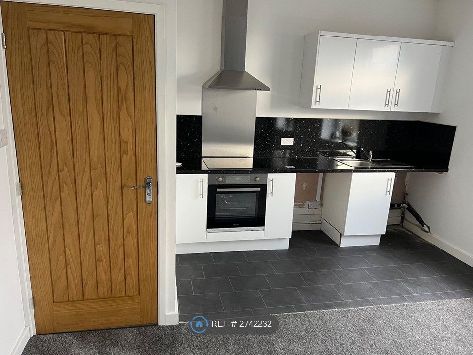 Property photo 3 of 6 Kitchen