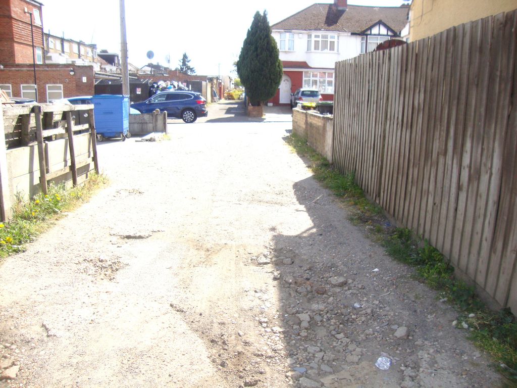 Property photo 3 of 8 Gallery