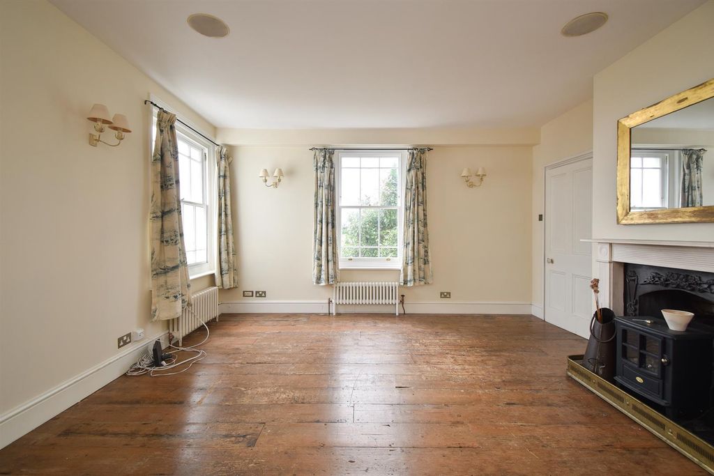 Property photo 2 of 27 Living Room