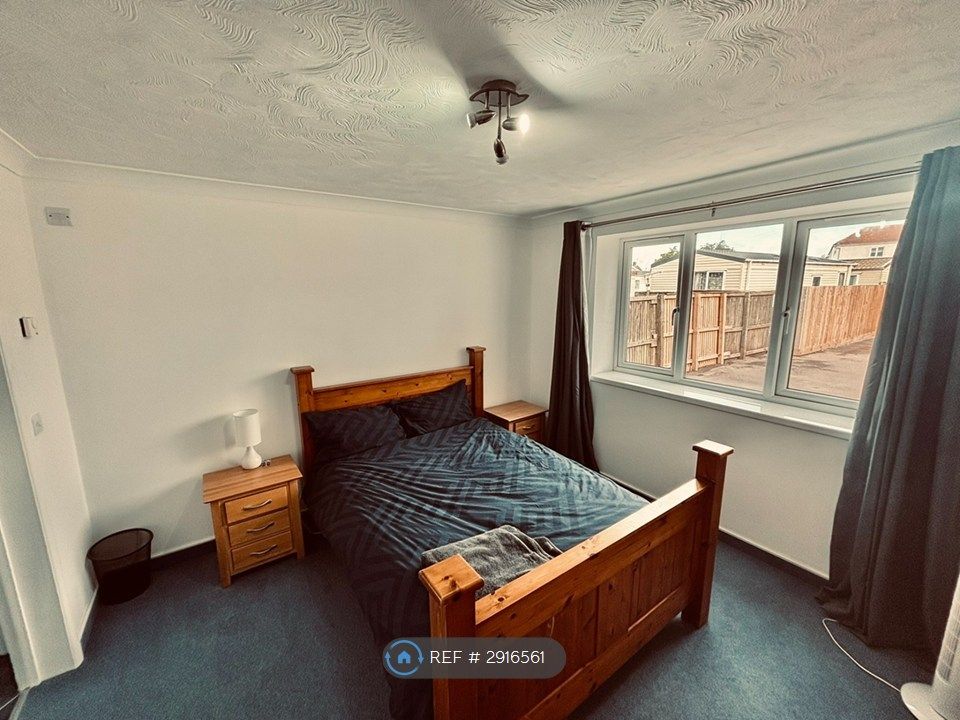 Property photo 2 of 35