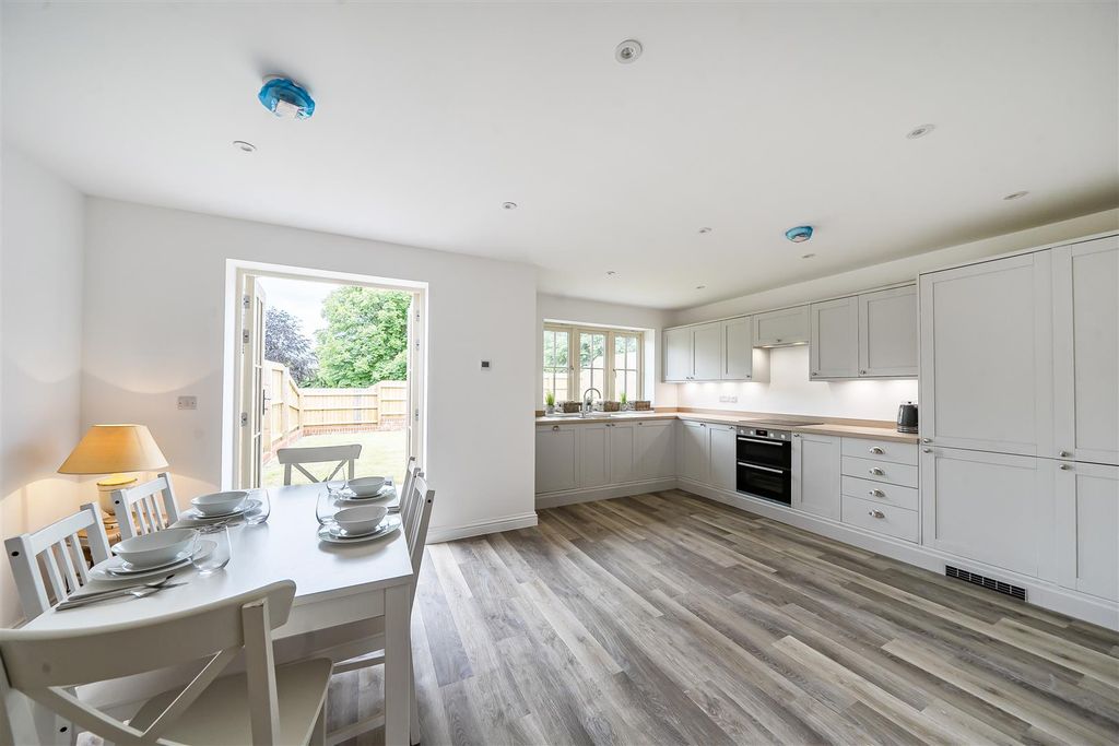 Property photo 3 of 15 Kitchen/Dining Room
