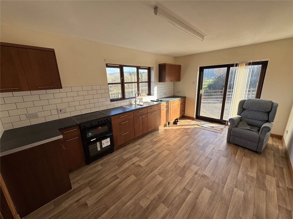 Property photo 3 of 8 Picture No. 04