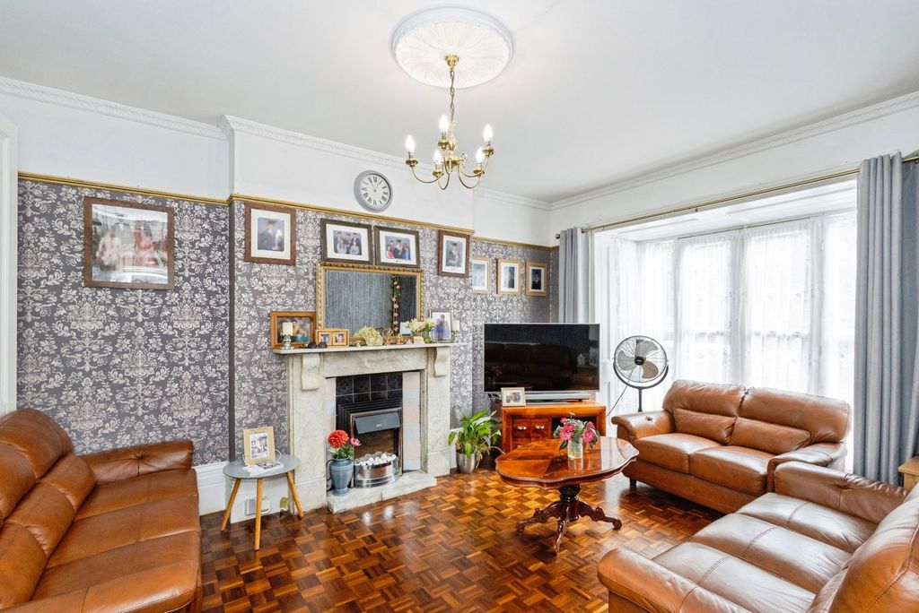 Property photo 3 of 22 Pbox-Img.Jpg
