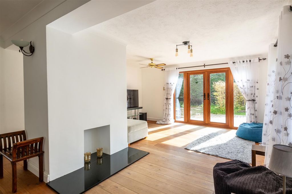 Additional image 5 of 6 bed detached house for saleCrawley Lane, Crawley RH10