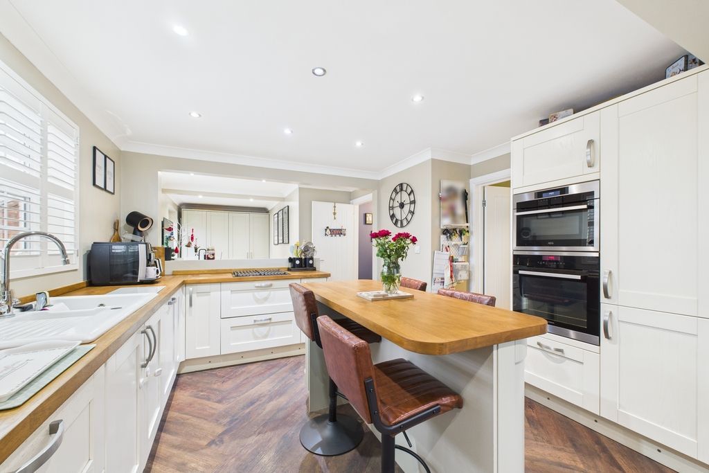 Property photo 1 of 34