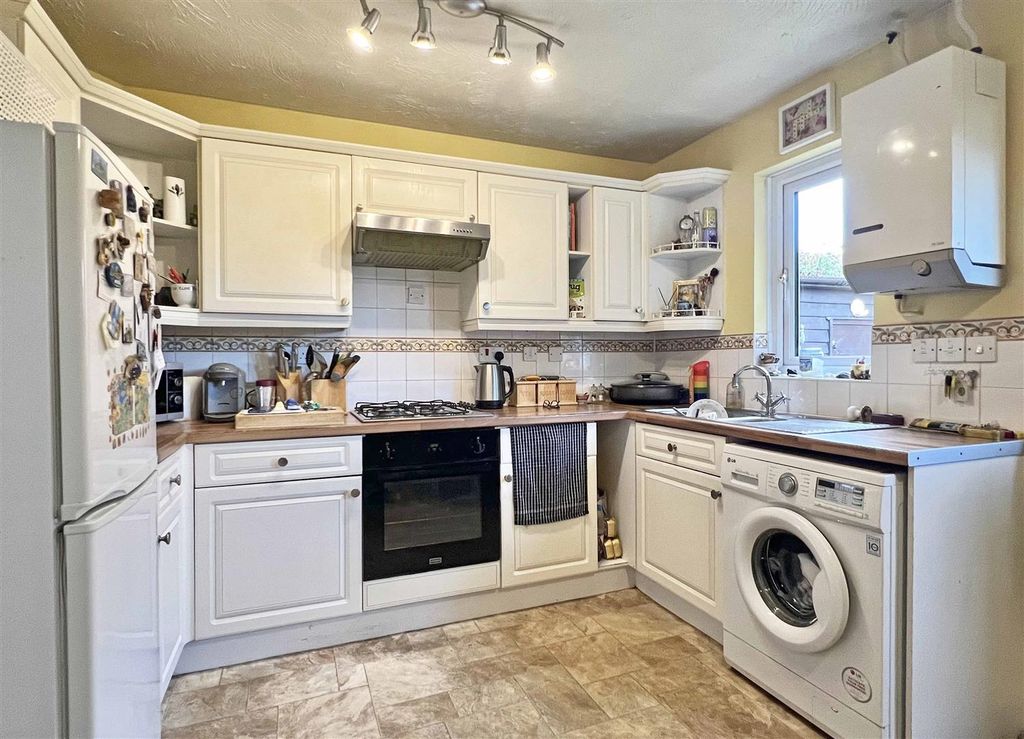 Property photo 2 of 10 Kitchen.Jpg