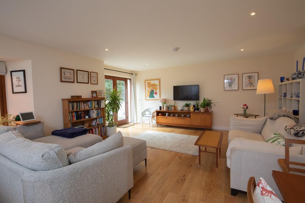 Property photo 3 of 47