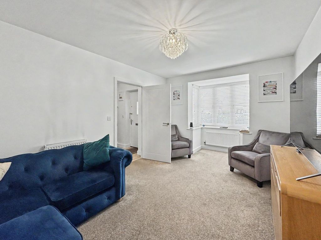 Property photo 3 of 28