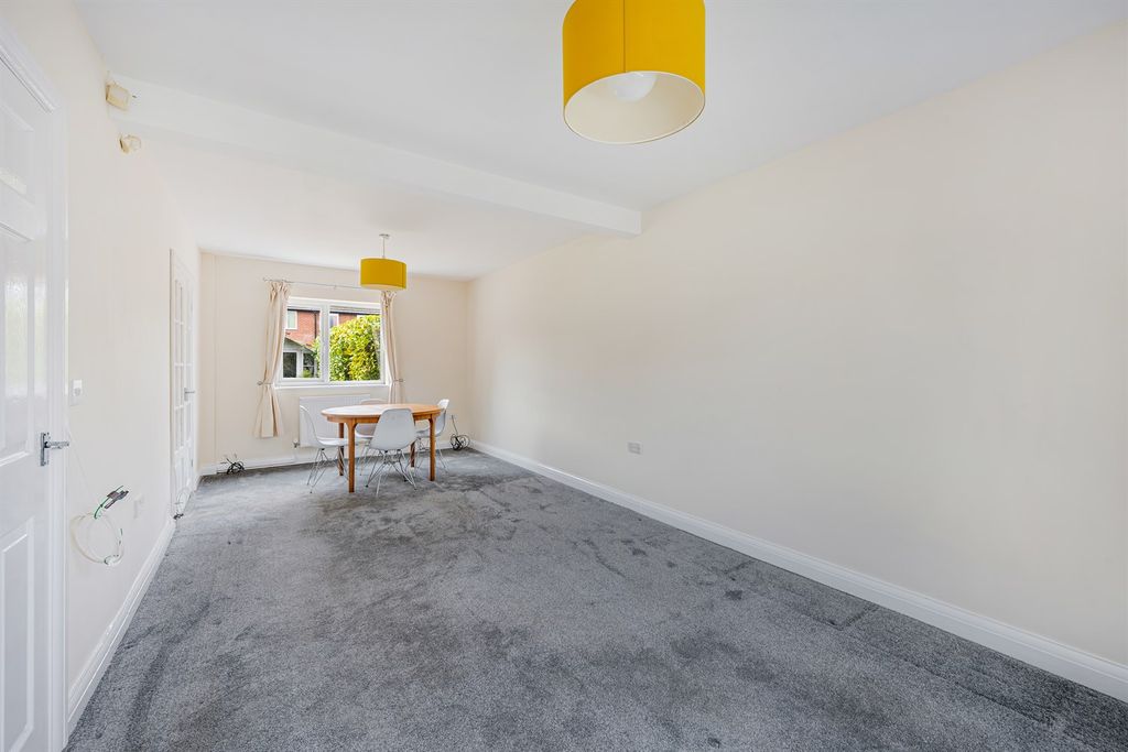 Property photo 3 of 18 Living Room