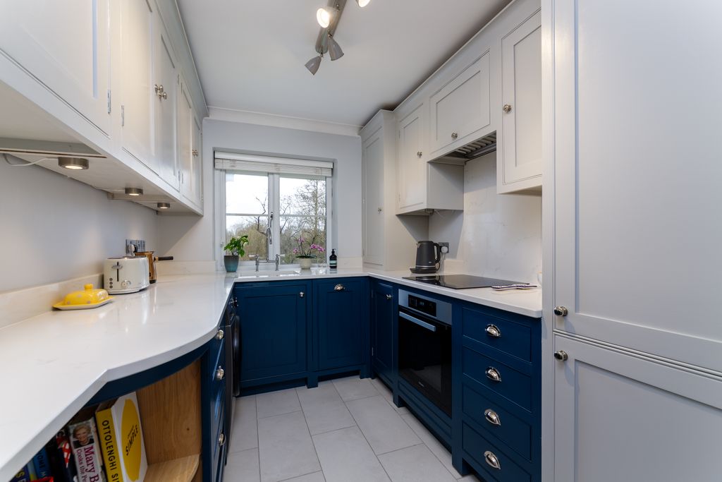 Property photo 2 of 12 Oak Lodge 12 (07 Of