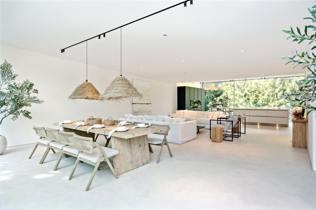 Property photo 2 of 31 Dining Area