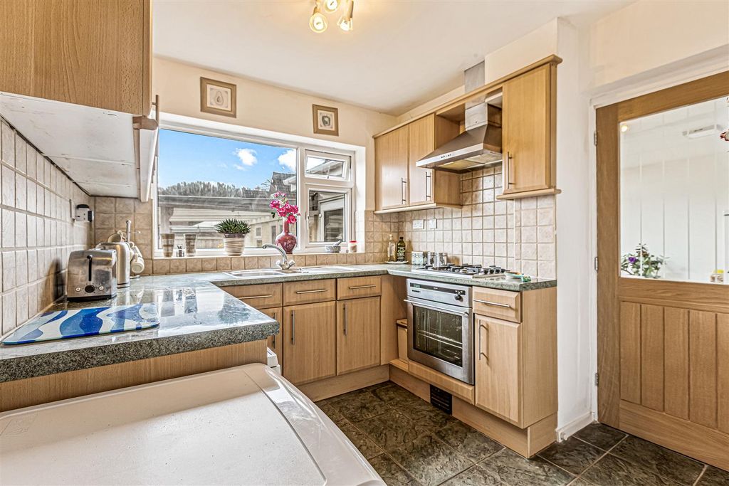 Property photo 3 of 39 Kitchen