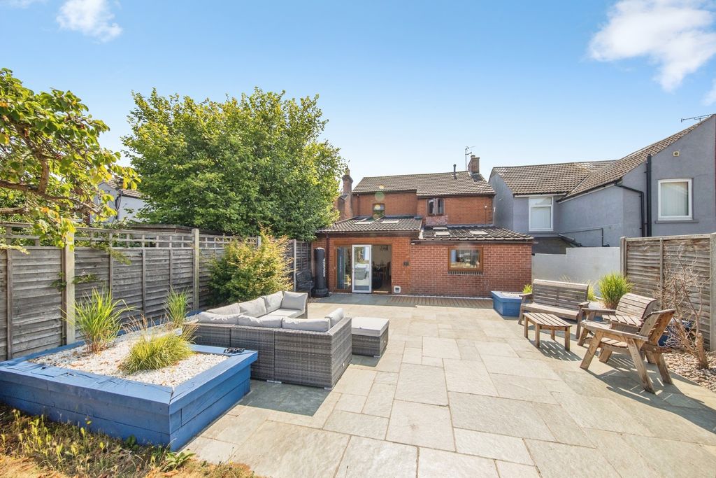 Property photo 2 of 25 Pbox-Img.Jpg