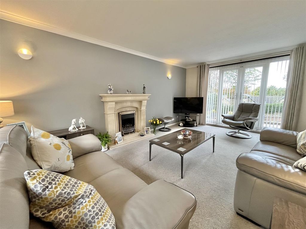 Additional image 4 of 5 bed detached house for saleNorth Road, Glossop SK13