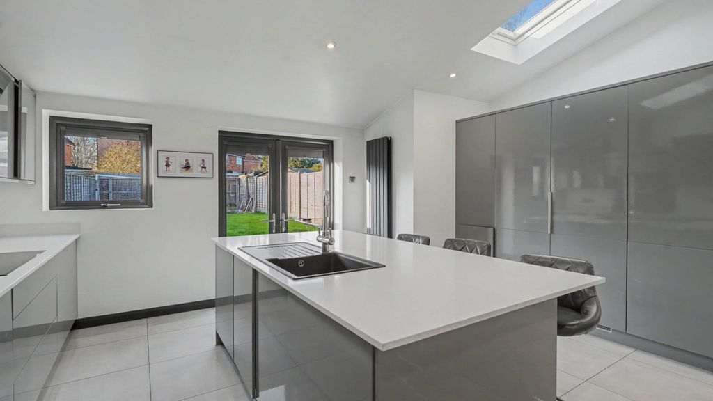 Property photo 3 of 23