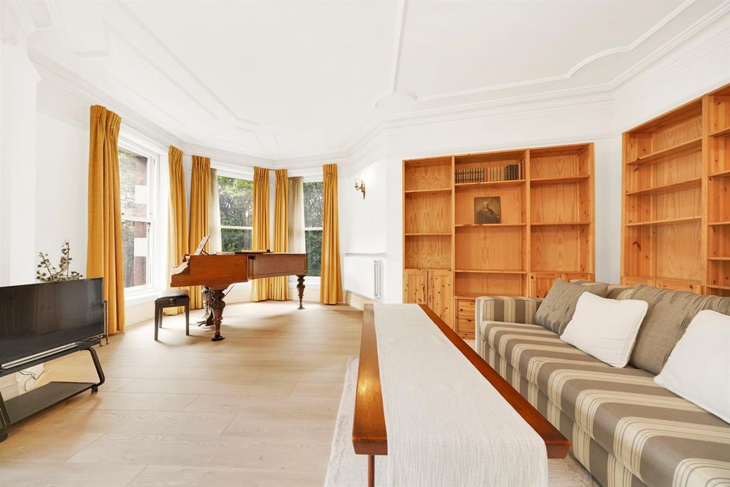 Property photo 2 of 33