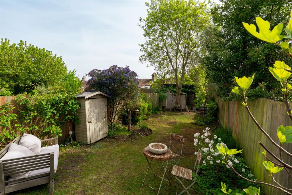 Property photo 3 of 32 32-Caernarvonroad-004.Jpg