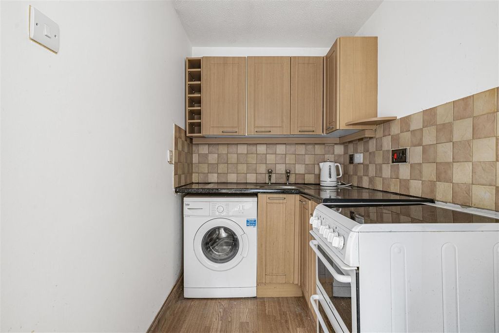 Property photo 3 of 6 13_54287.Jpg