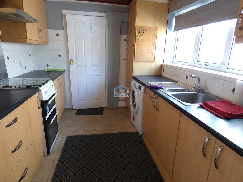 Property photo 3 of 13 Kitchen