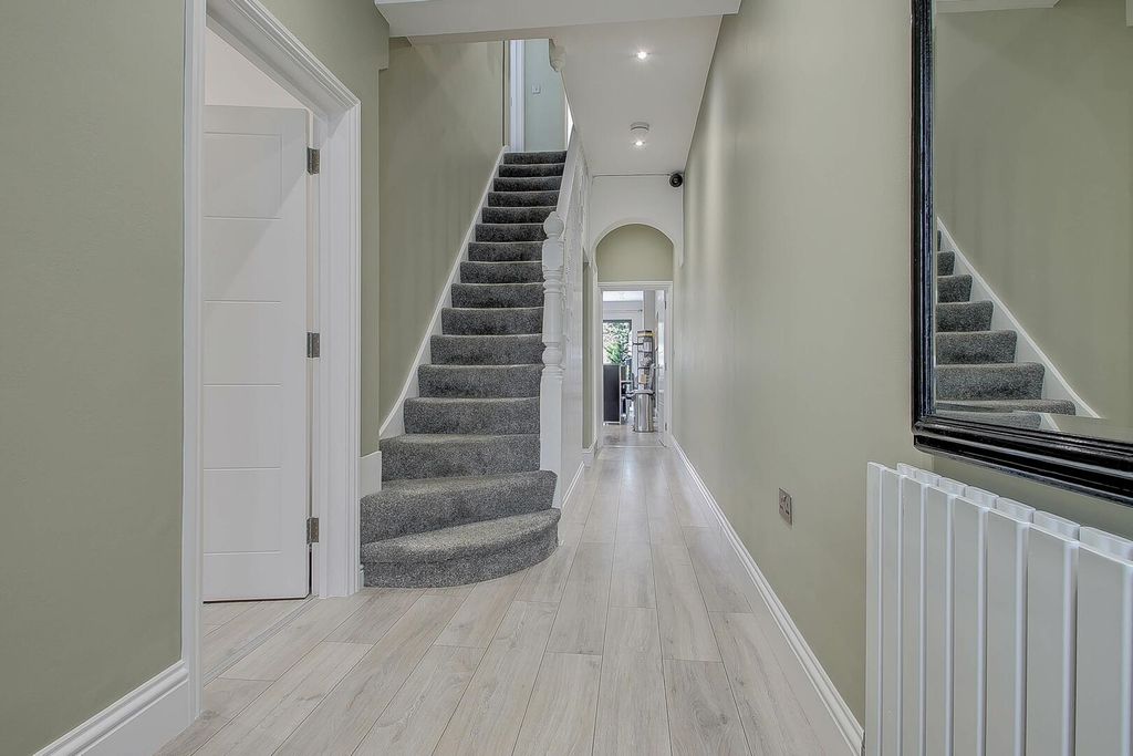 Property photo 2 of 27 Hallway