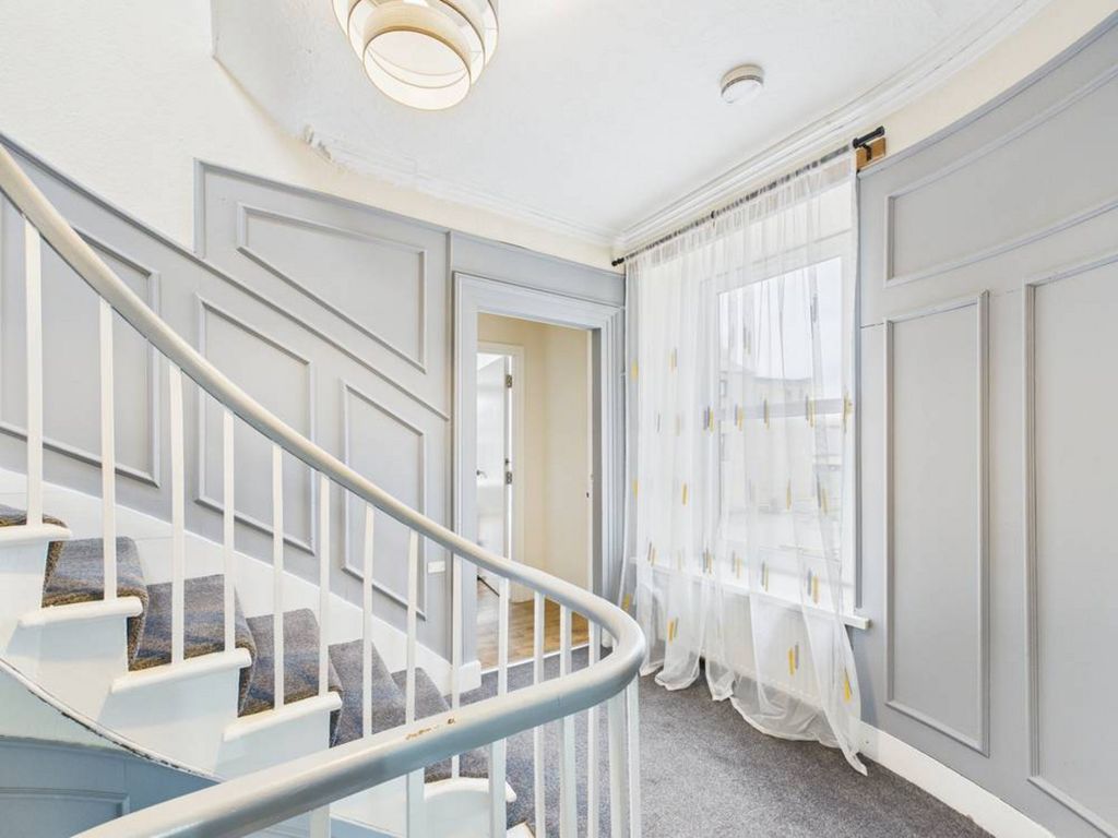 Property photo 2 of 27