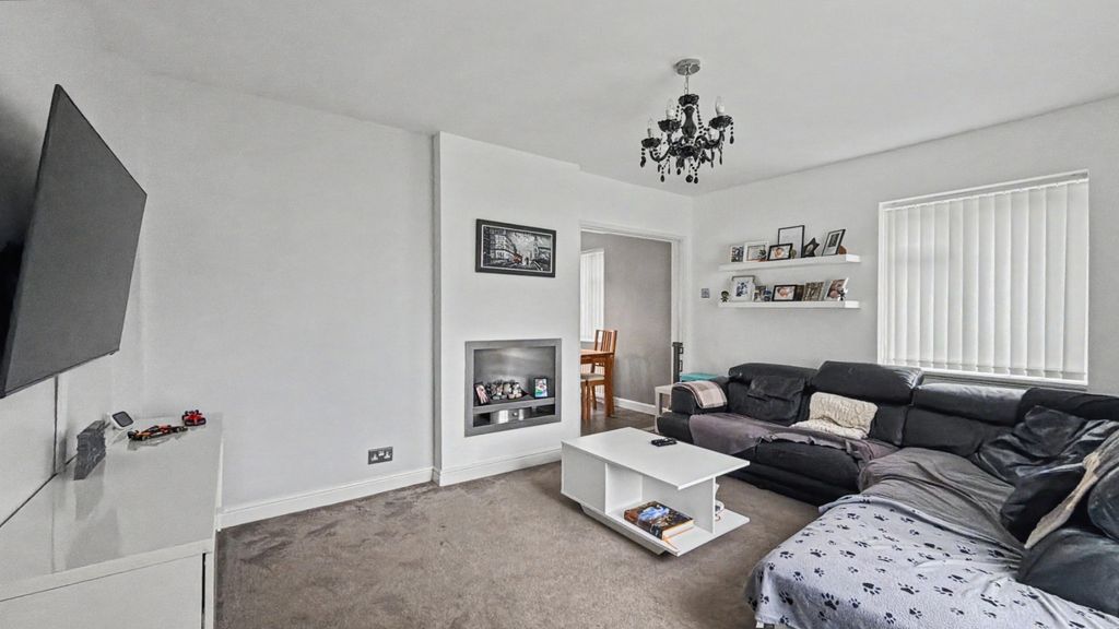 Property photo 3 of 12 4939993