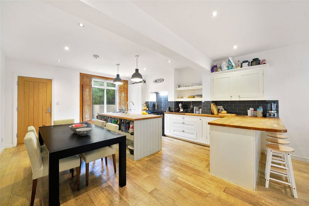 Property photo 2 of 15 Picture No. 04