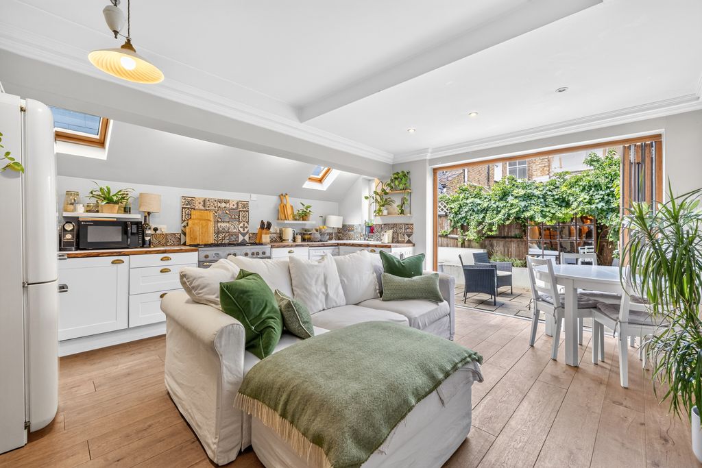 Property photo 1 of 17 Pbox-Img.Jpg