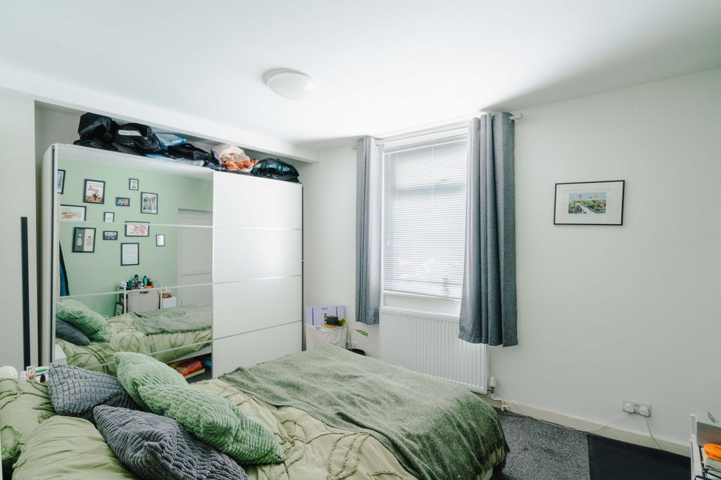 Property photo 2 of 9 1