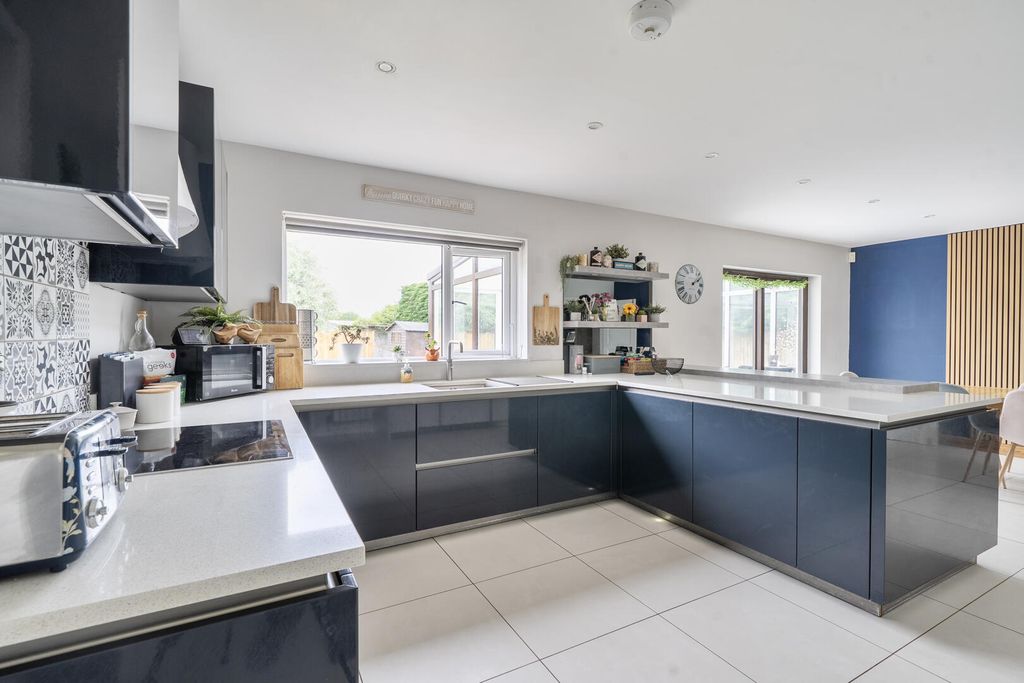 5 bed property for saleSmallridge, Axminster, Devon EX13 photo 4