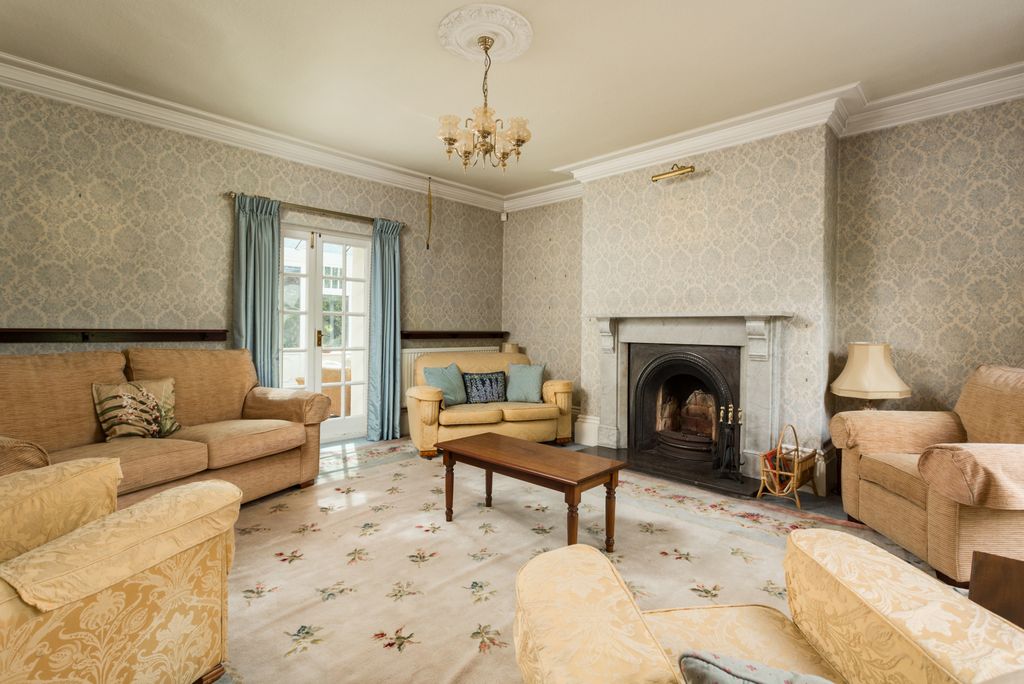 Property photo 3 of 32 Sitting Room