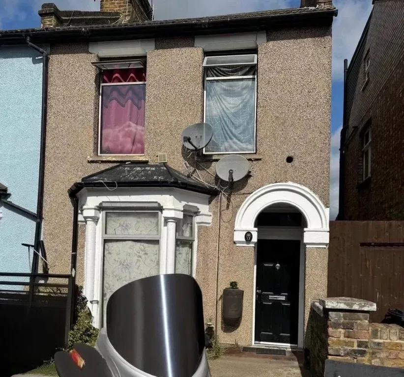 Property photo 1 of 2 6 Bedroom Terraced For Rent
