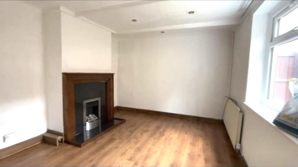 Property photo 1 of 9 Living Room