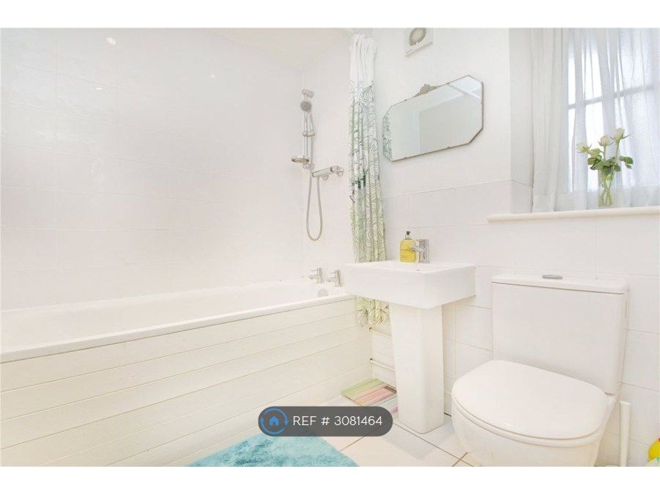 Property photo 3 of 7 Bathroom