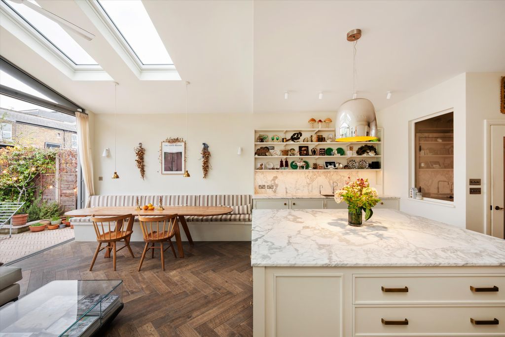 Property photo 2 of 25 Image