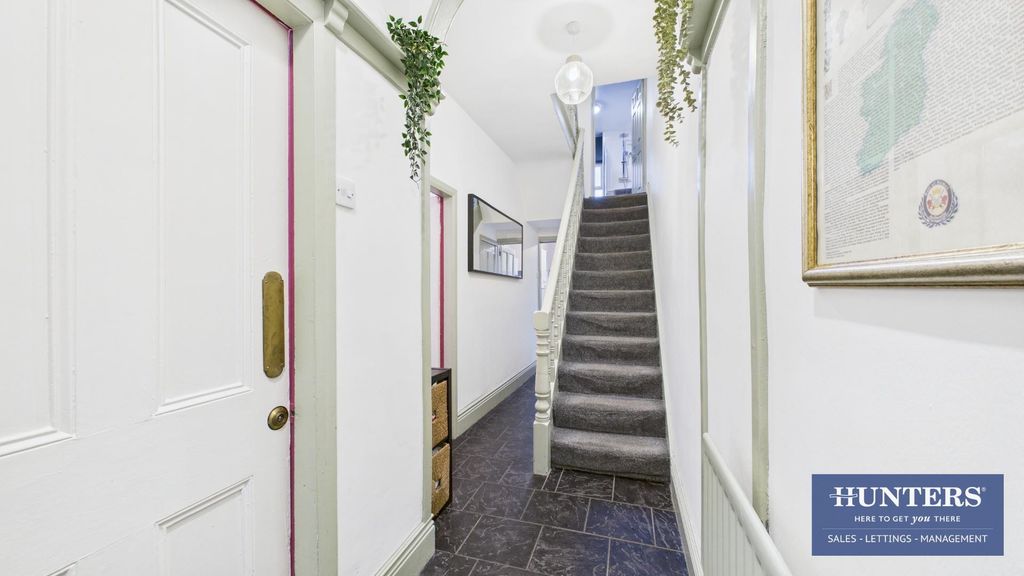 Property photo 2 of 17 Hallway